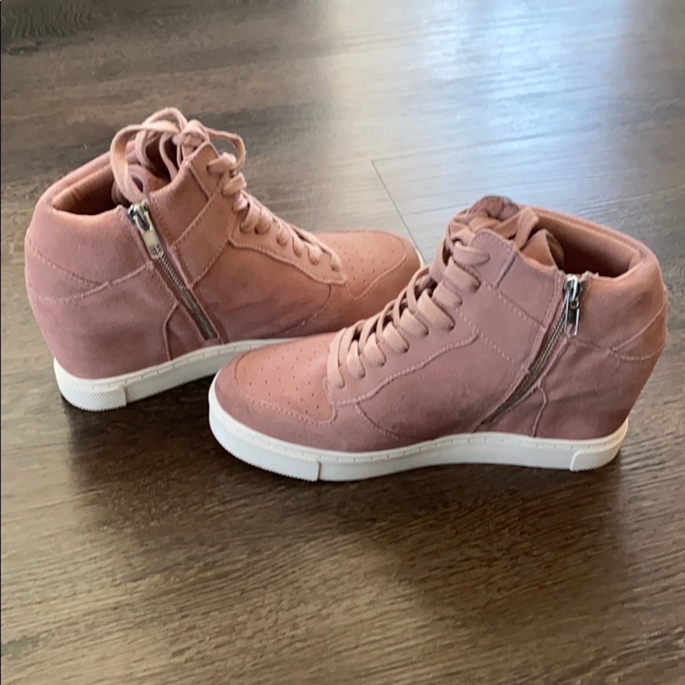 Steve Madden Light Pink Sneakers